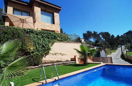 Santa Susanna Villa | HomeHolidaysRentals Plaisirs