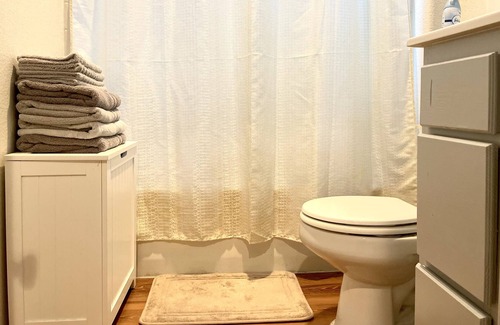 Fontana Casa | Homeinn - Private Guest House w/King Bed