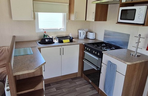Selsey Casa | Homely 3 bed (Sleeps 8) *PET FREE* @ Seal Bay Resort