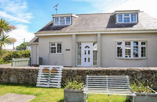 Tudweiliog Casa | Homely, 4-bed House Close to Stunning Beach