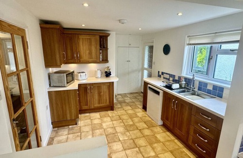 Barnstaple Casa | Homely 4 bed in Barnstaple