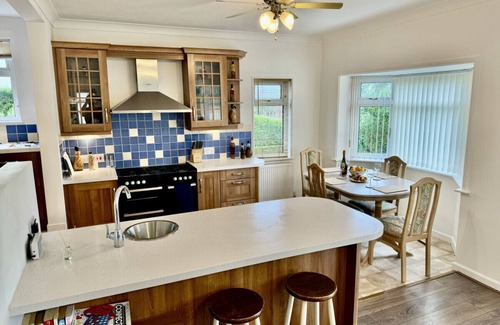 Barnstaple Casa | Homely 4 bed in Barnstaple
