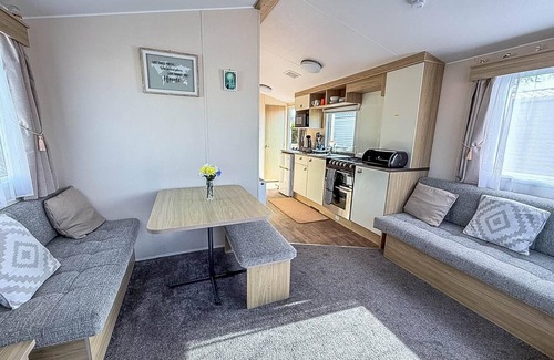 Louth Casa | Homely 4 berth caravan for hire in Lincolnshire at Sunnydale, ref 35122S