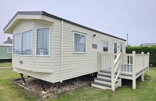 Louth Casa | Homely 4 Berth Caravan For Hire In Lincolnshire At Sunnydale, Ref 35122S