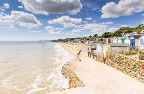 Walton on the Naze Otro | Homely 8 Berth Caravan Near To The Beach In Walton-On-The-Naze Ref 17157P