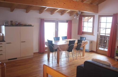 Saas-Fee Chalet De Esquí | Precioso, acogedor y soleado 3 dormitorios Chalet