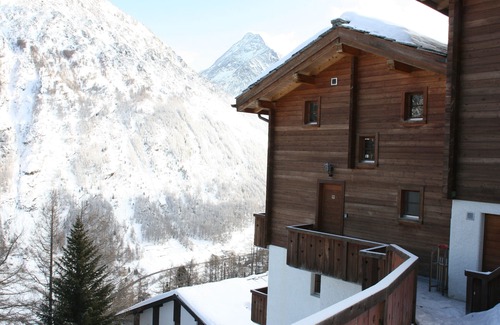 Saas-Fee Chalet De Esquí | Precioso, acogedor y soleado 3 dormitorios Chalet