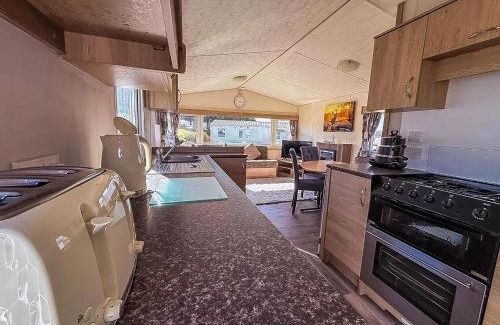 Kessingland Otro | Homely Caravan At Kessingland Beach Holiday Park, Suffolk Ref 90040Bc