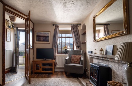 Manod Casa | Homely cottage & garden with mountain-view.