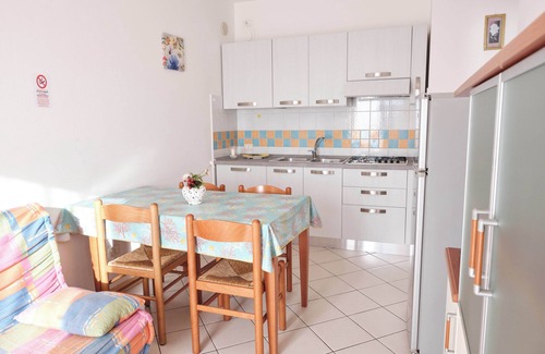 Rosapineta Apartamento | Acogedor apartamento en una residencia con piscina en Rosolina