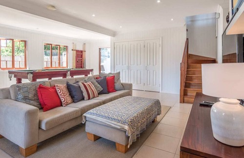 Bardon Casa | Homely Hideaway / Bardon