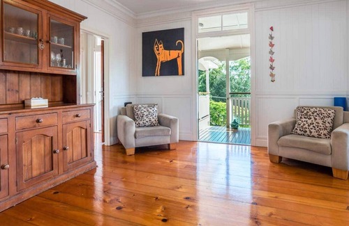 Bardon Casa | Homely Hideaway / Bardon