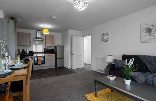 George Green Apartamento | Homely Spacious 2 Bed 2 Bath Residence