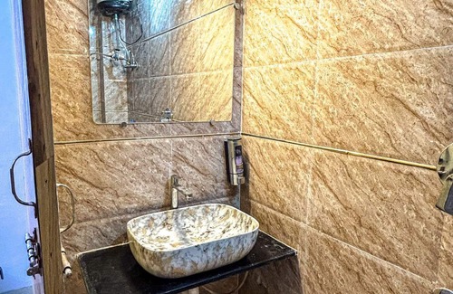 Nashik Apartamento | Homely stay at heart of city to easily travel to popular spots of Nashik.