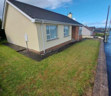 Articlave Casa | HOMELY YELLOW BUNGALOW -Articlave-near Castlerock