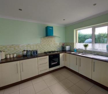 Articlave Casa | HOMELY YELLOW BUNGALOW -Articlave-near Castlerock