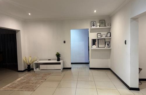 Carletonville Casa | HomelyVest Guesthouse