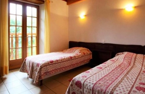 Saint-Etienne-de-Baigorry Casa | Homerez - House for 6 ppl. with spa and garden at Saint-Étienne-de-Baïgorry