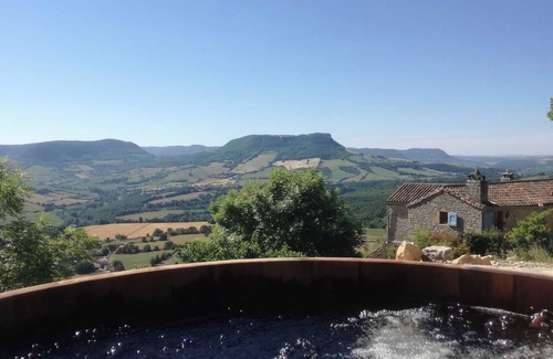 Saint-Georges-de-Luzencon Casa | Homerez - Casa, Saint-Georges.