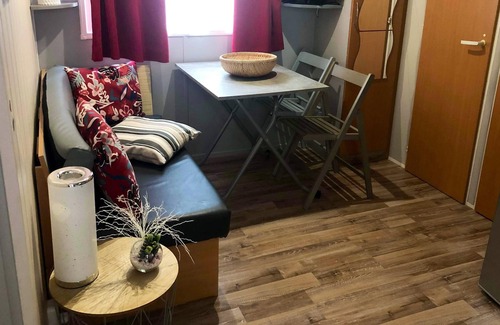 Saint-Jean-de-Valeriscle Casa | Homerez - Bonito bungaló para 4 pers. con piscina compartida y terraza