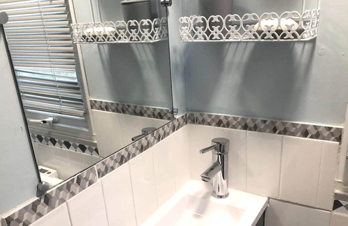 Saint-Jean-de-Valeriscle Casa | Homerez - Bonito bungaló para 4 pers. con piscina compartida y terraza