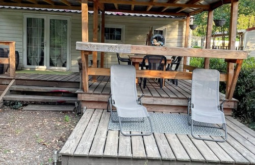Saint-Jean-de-Valeriscle Casa | Homerez - Bungalow in Saint-Jean-de-Valériscle