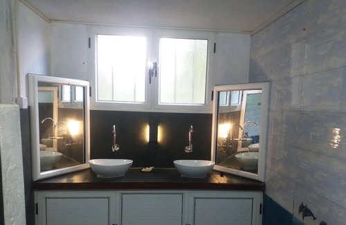 Le Bouchon Casa | Homerez - 200 m away from the beach! House for 5 ppl. with balcony at Le Bouchon