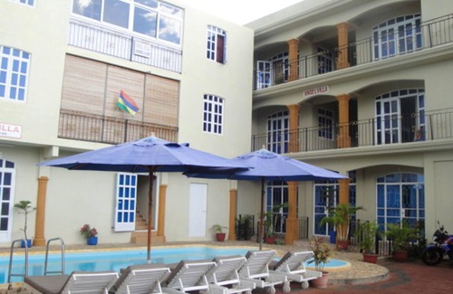 Pointe aux Biches Apartamento | Homerez - ¡A 200 m de la playa! Apartamento para 4 pers. con piscina compartida