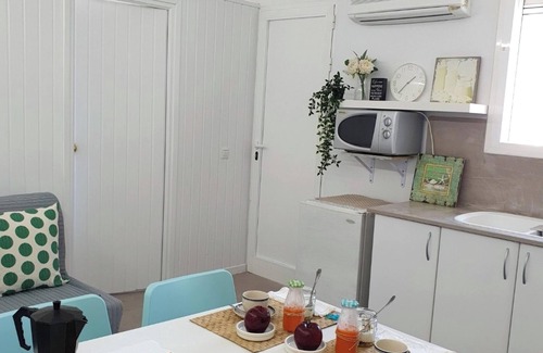 Poble Nou del Delta Apartamento | Homerez - Apartamento de 25 m² en Poble Nou con terraza