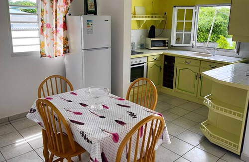 Damencourt Apartamento | Homerez - ¡A 300 m de la playa! Apartamento para 4 pers. con jardín en Le Moule