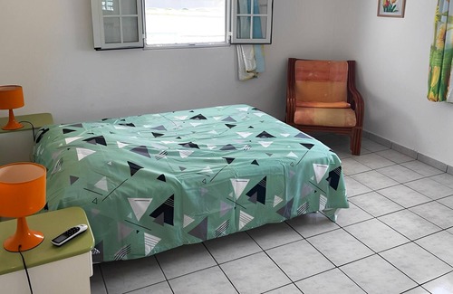 Damencourt Apartamento | Homerez - ¡A 300 m de la playa! Apartamento para 4 pers. con jardín en Le Moule