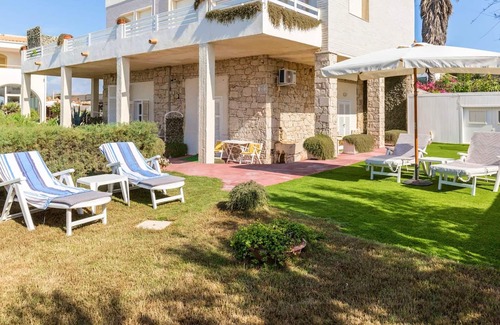 Punta Braccetto Apartamento | Homerez - ¡A 40 m de la playa! Apartamento para 4 pers. en Punta Braccetto