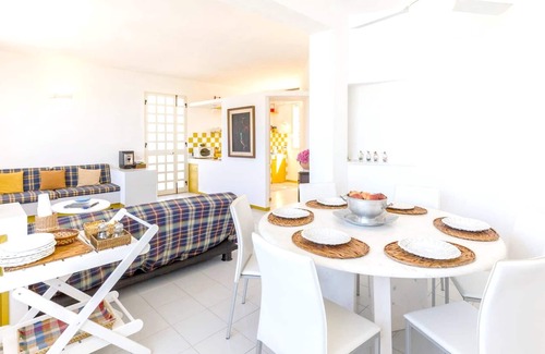 Punta Braccetto Apartamento | Homerez - ¡A 40 m de la playa! Apartamento para 4 pers. en Punta Braccetto