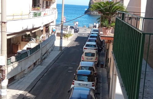 Aci Trezza Apartamento | Homerez - Apartamento de 55 m² en Aci Trezza + Balcón