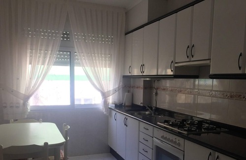 Laxe Apartamento | Homerez - ¡A 80 m de la playa! Apartamento para 6 pers. con balcón en Laxe