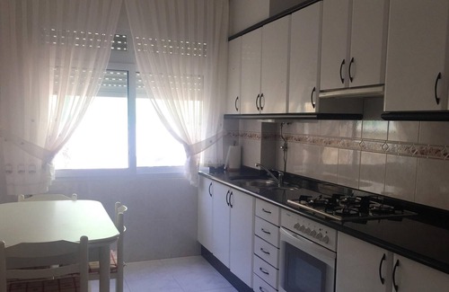 Laxe Apartamento | Homerez - ¡A 80 m de la playa! Apartamento para 6 pers. con balcón en Laxe