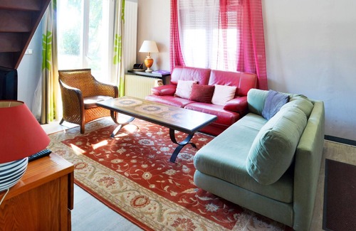 Ferolles-Attilly Casa | Homerez - Casa para 4 pers. con jardín y terraza en Férolles-Attilly