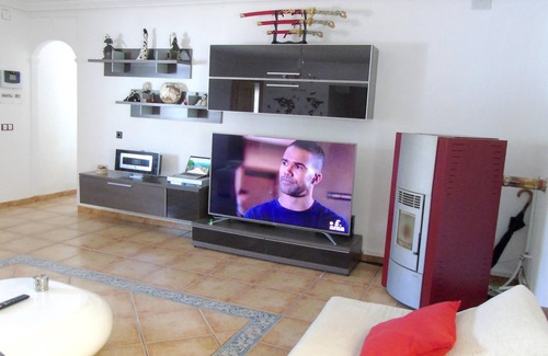 Linares Villa | Homerez - Espaciosa villa para 6 pers. con piscina y jardín en Linares