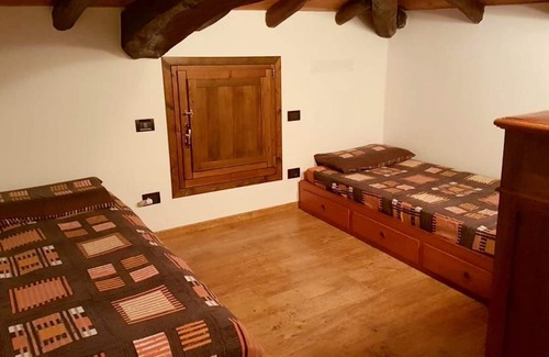 Monte San Pietro Apartamento | Homerez - Apartement for 4 ppl. with shared pool and spa at Monte San Pietro