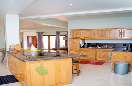 Mahe Island Apartamento | Homerez - Apartamento Au Cap con vista