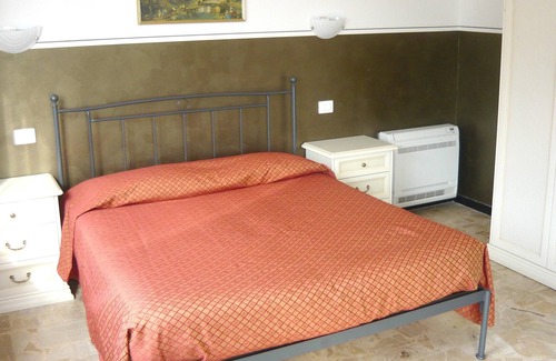 Villanova d'Albenga Apartamento | Homerez - Appartement 7 km away from the beach for 6 ppl. at Villanova d'Albenga