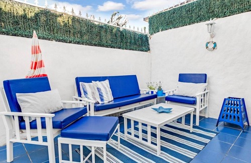 Las Rosas Apartamento | Homerez - Apartamento a 1 km de la playa para 4 pers. con piscina compartida