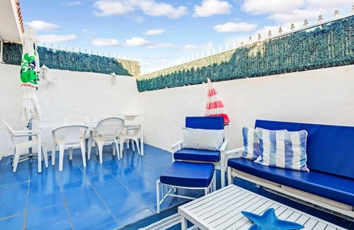 Las Rosas Apartamento | Homerez - Apartamento a 1 km de la playa para 4 pers. con piscina compartida