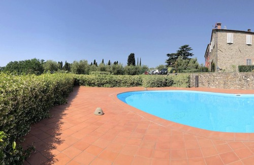 Fosdinovo Apartamento | Homerez - Apartamento a 6 km de la playa para 4 pers. con piscina compartida