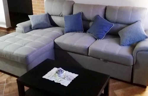 Caltanissetta Apartamento | Homerez - Apartamento para 4 pers. con jardín, terraza y balcón en Caltanissetta