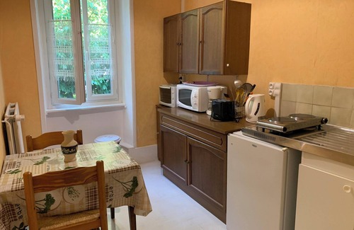 Neris-les-Bains Apartamento | Homerez - Apto. Néris-les-Bains