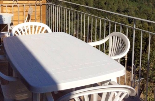 Isolaccio-di-Fiumorbo Apartamento | Homerez - Bonito apartamento para 4 pers. con balcón en Isolaccio-Di-Fiumorbo