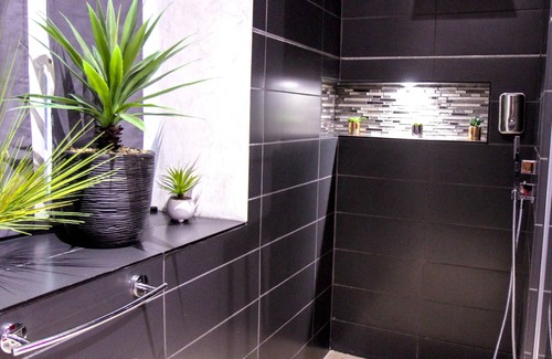 Saint-Zacharie Apartamento | Homerez - Bonito estudio para 2 pers. con jacuzzi en Saint-Zacharie