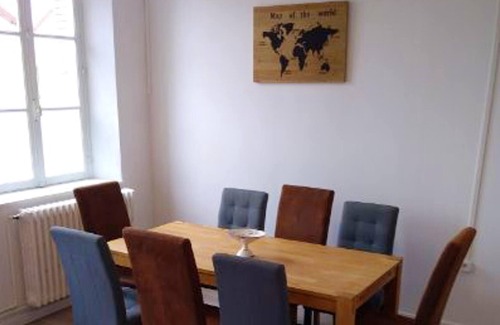 Chateaudun Apartamento | Homerez - Bonito apartamento para 8 pers. con jardín en Châteaudun