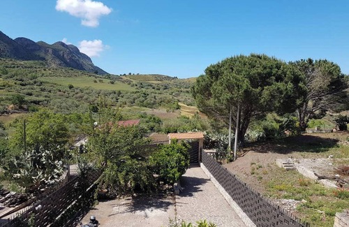 Caccamo Villa | Homerez - Hermosa Villa en Caccamo con Piscina Privada